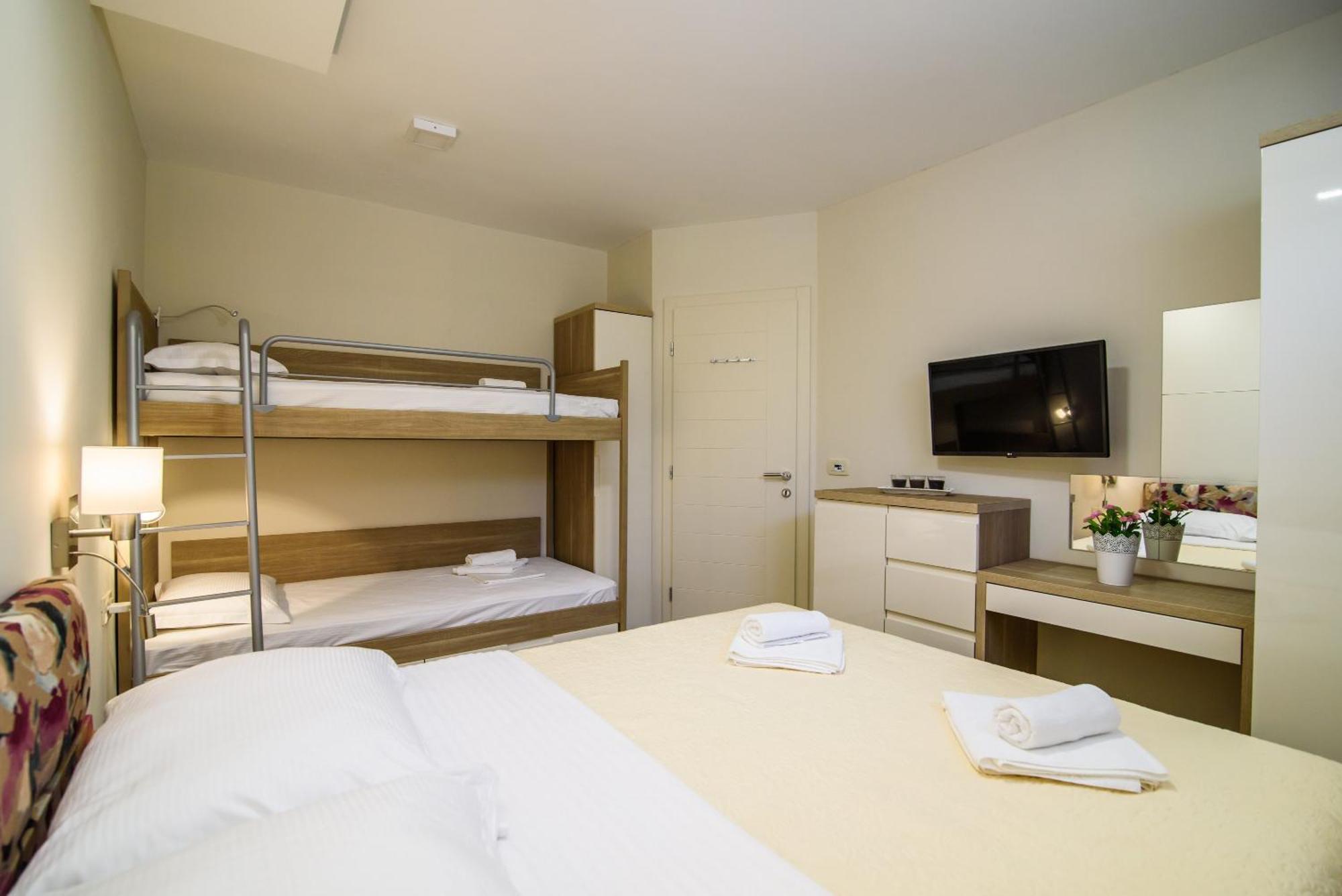 Apartments Leone Lukas Promajna Chambre photo